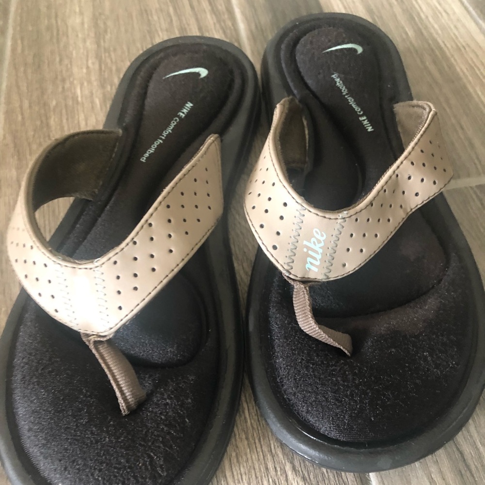 Nike “comfort footbed” flip flops size 7